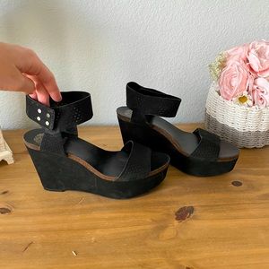 Black Vince Camuto wedges